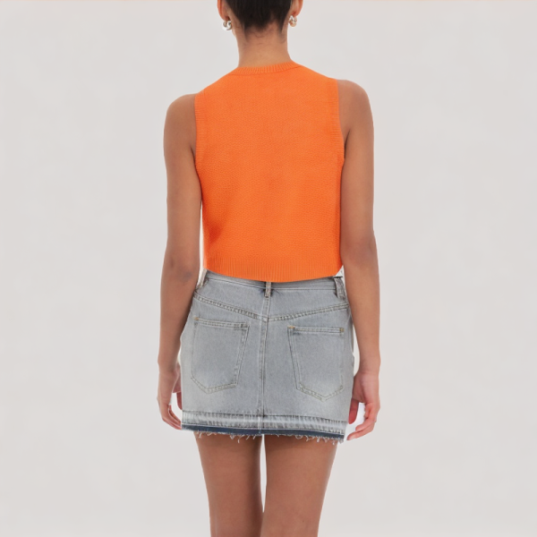 Button crew neck knitted vest