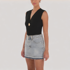 One-button V-neck vest