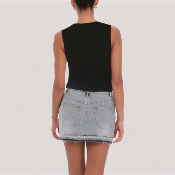 One-button V-neck vest