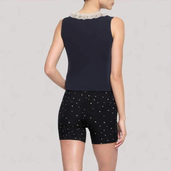 Fashionable contrasting color vest