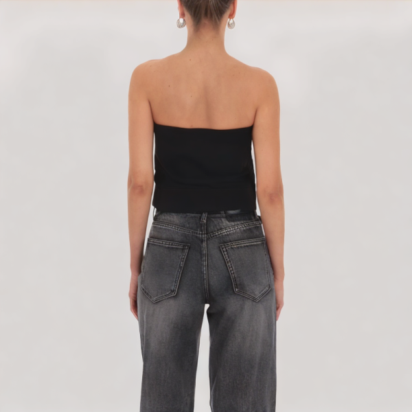 Simple and elegant off-shoulder top