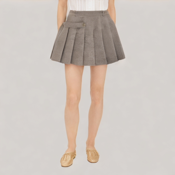 Short wide pleated skirt