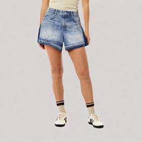 Simple raw-edge denim shorts