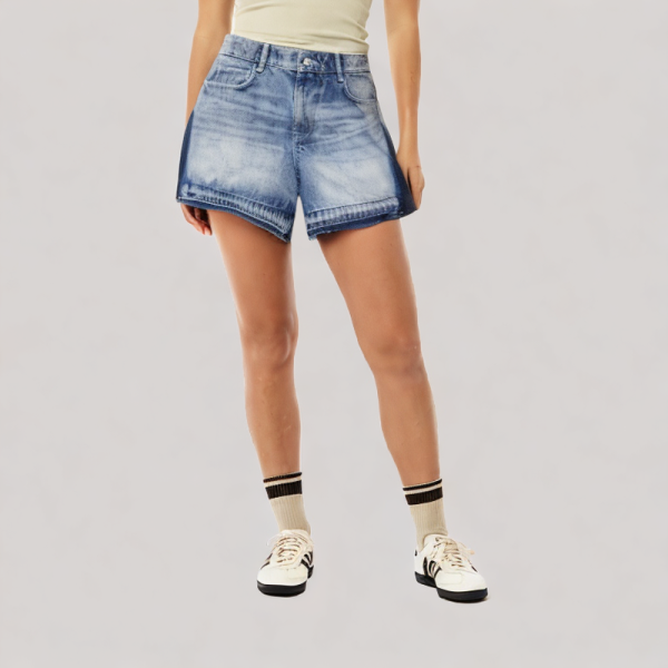 Simple raw-edge denim shorts