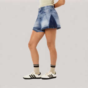 Simple raw-edge denim shorts