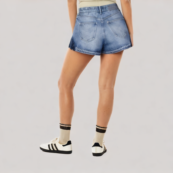Simple raw-edge denim shorts