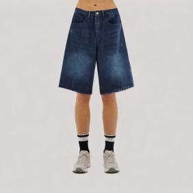Fashionable casual knee-length shorts