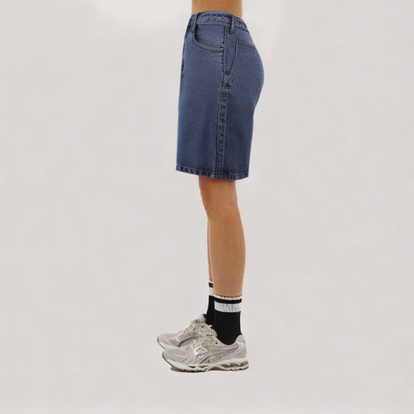 Wide-leg mid-length jeans