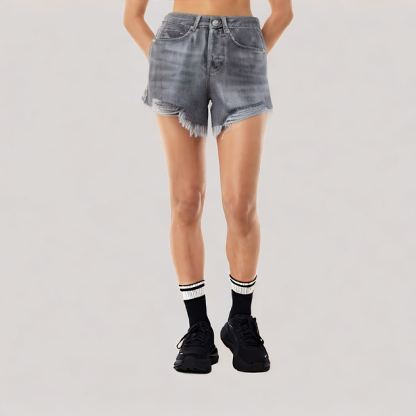 Casual high-waisted frayed denim shorts