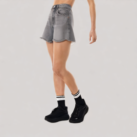 Retro ripped denim shorts