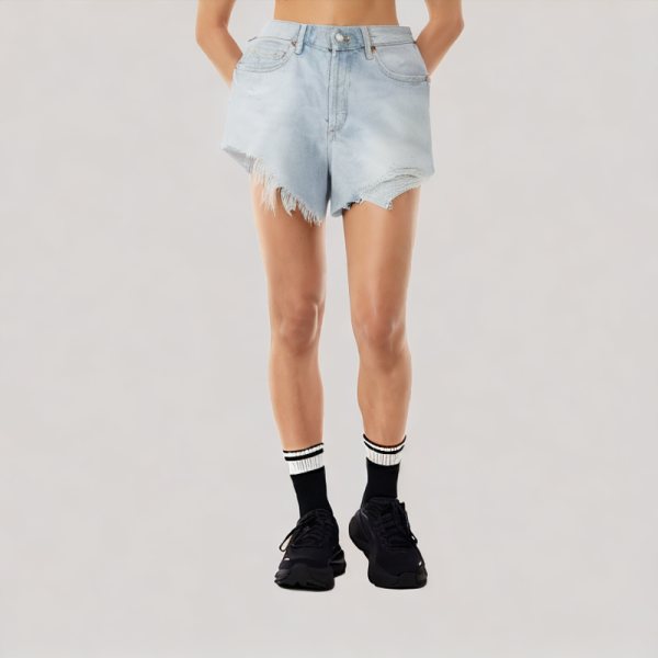 Fashionable and versatile ripped denim shorts