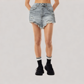 Stylish mid-rise denim shorts