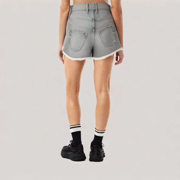 Stylish mid-rise denim shorts