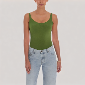 Solid color U-neck knitted camisole top