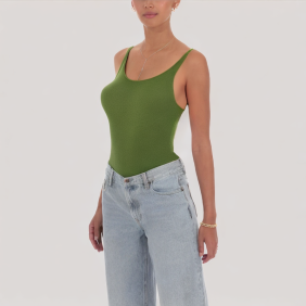 Solid color U-neck knitted camisole top