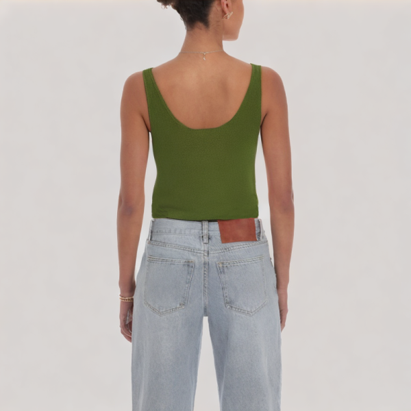 Solid color U-neck knitted camisole top